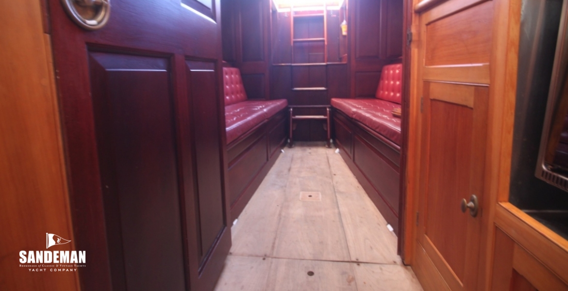 GALLEY V AFT TO SALOON 