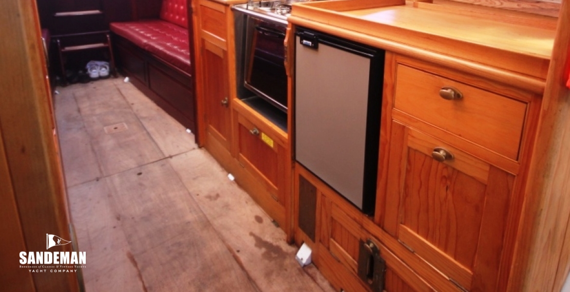 GALLEY V AFT