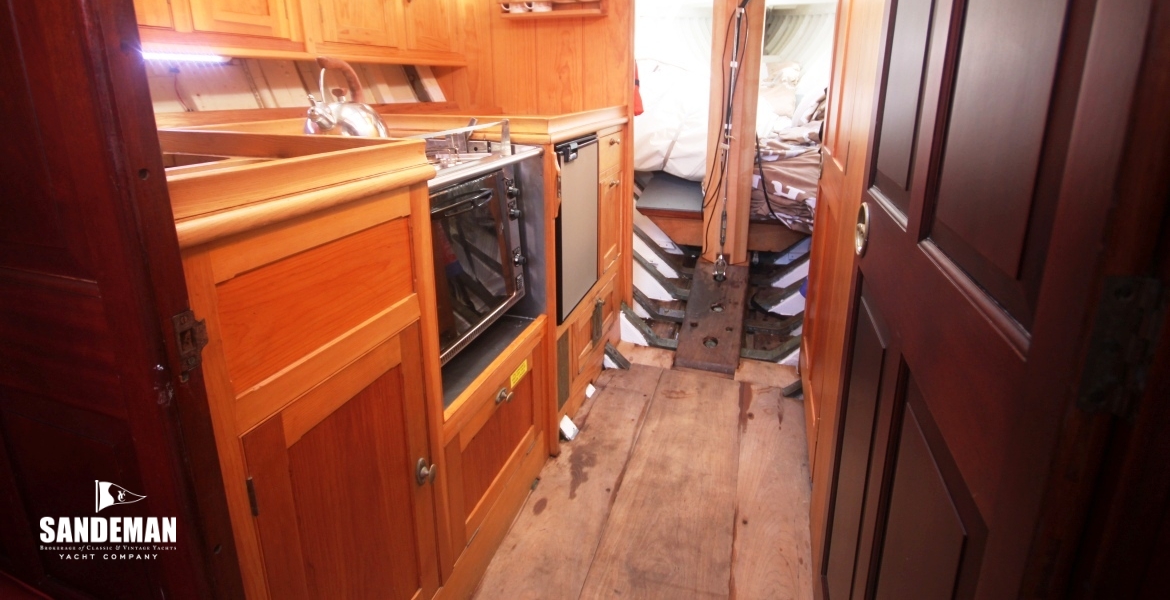 GALLEY V FWD