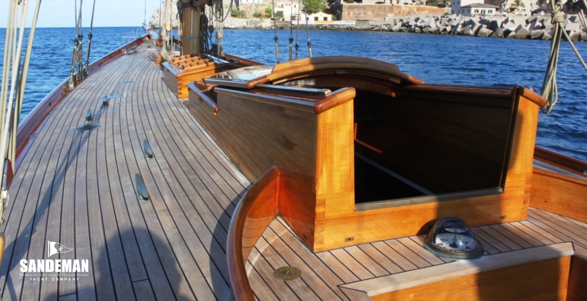 COMPANIONWAY HATCH V FWD 