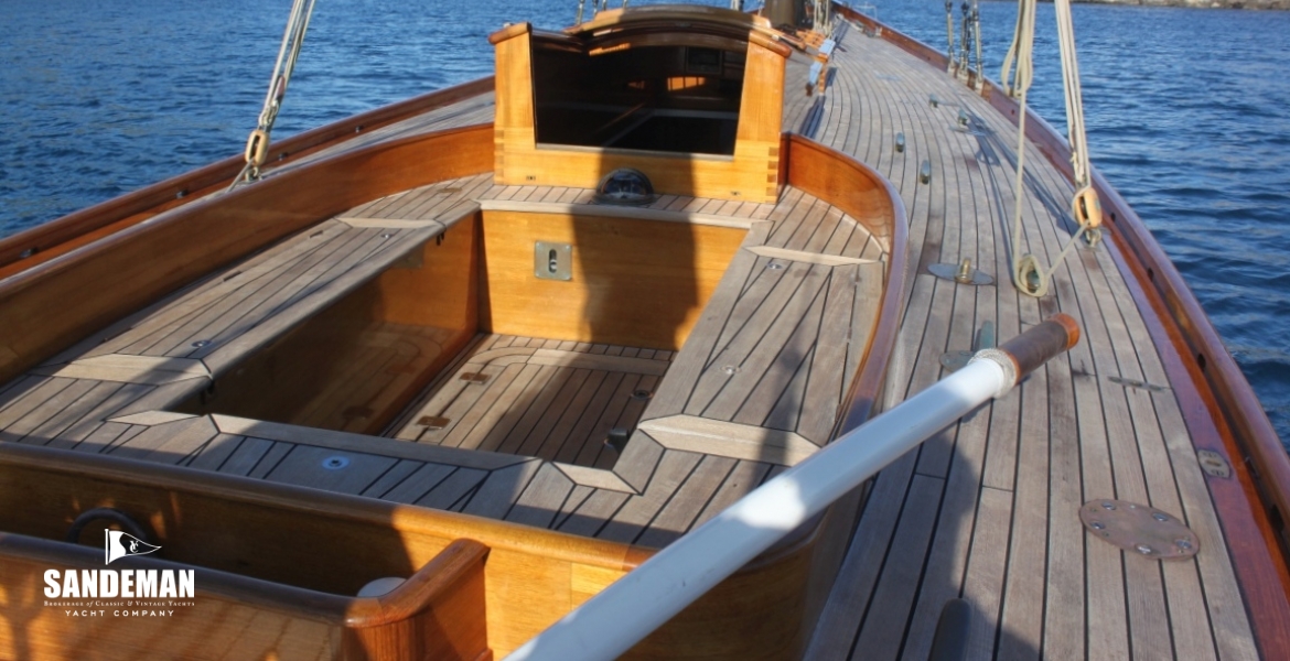COCKPIT & TILLER