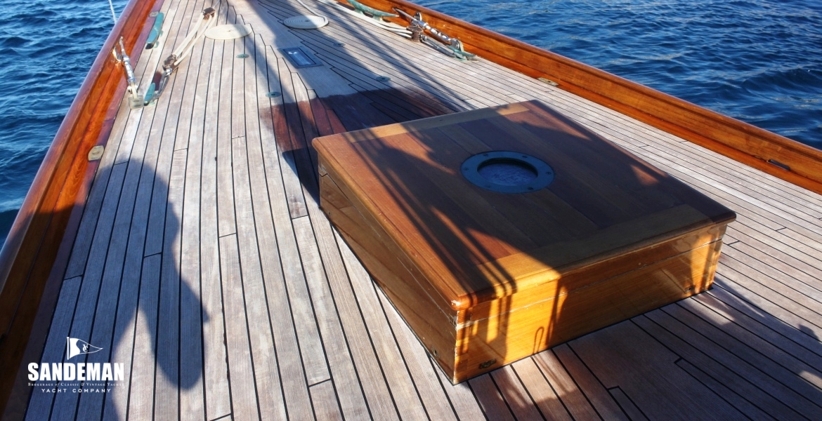 FOREHATCH & FOREDECK