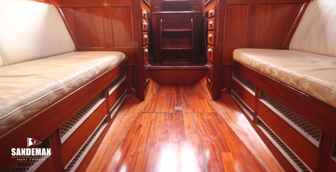 SALOON VIEW AFT