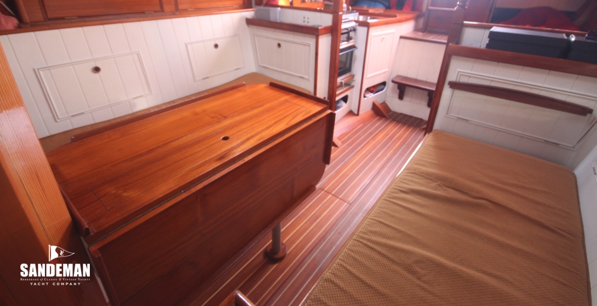 39 SALOON V AFT