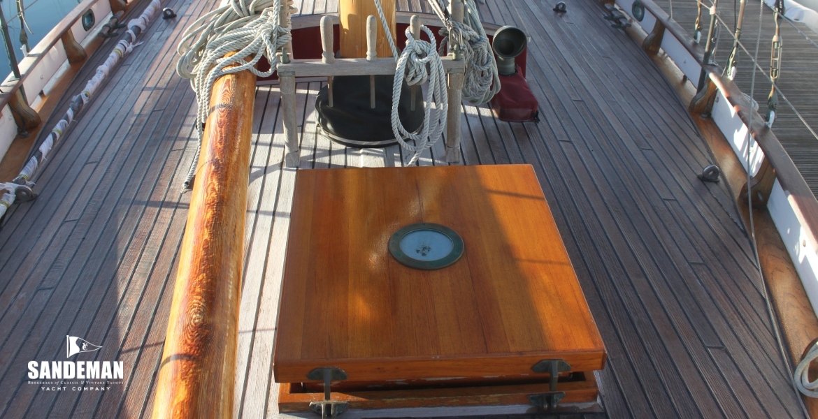 27 FOREDECK V AFT