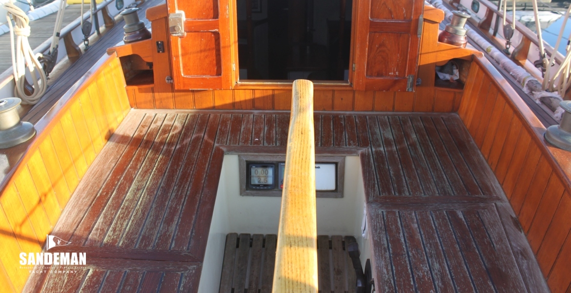15 COCKPIT V FWD