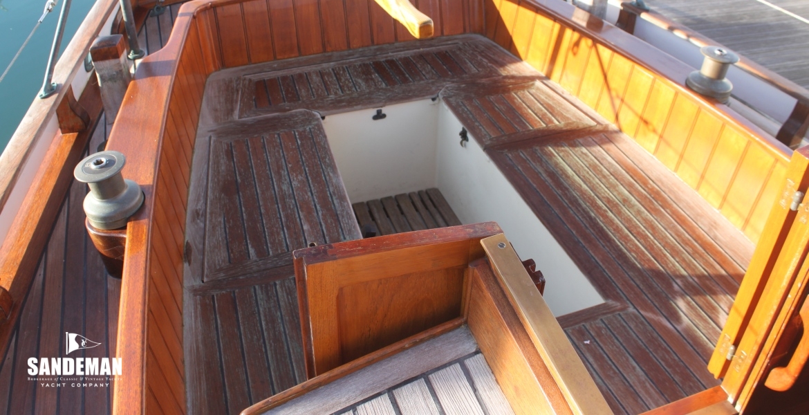 12 COCKPIT V AFT