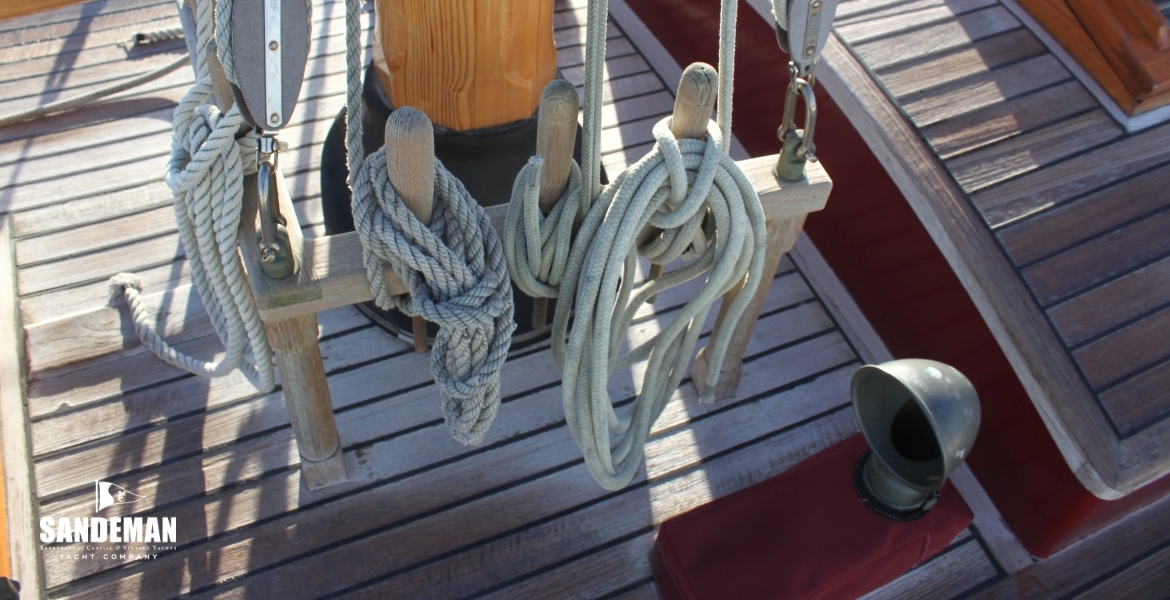 22 MAST AT DECK