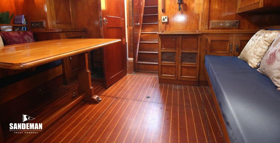 saloon view aft