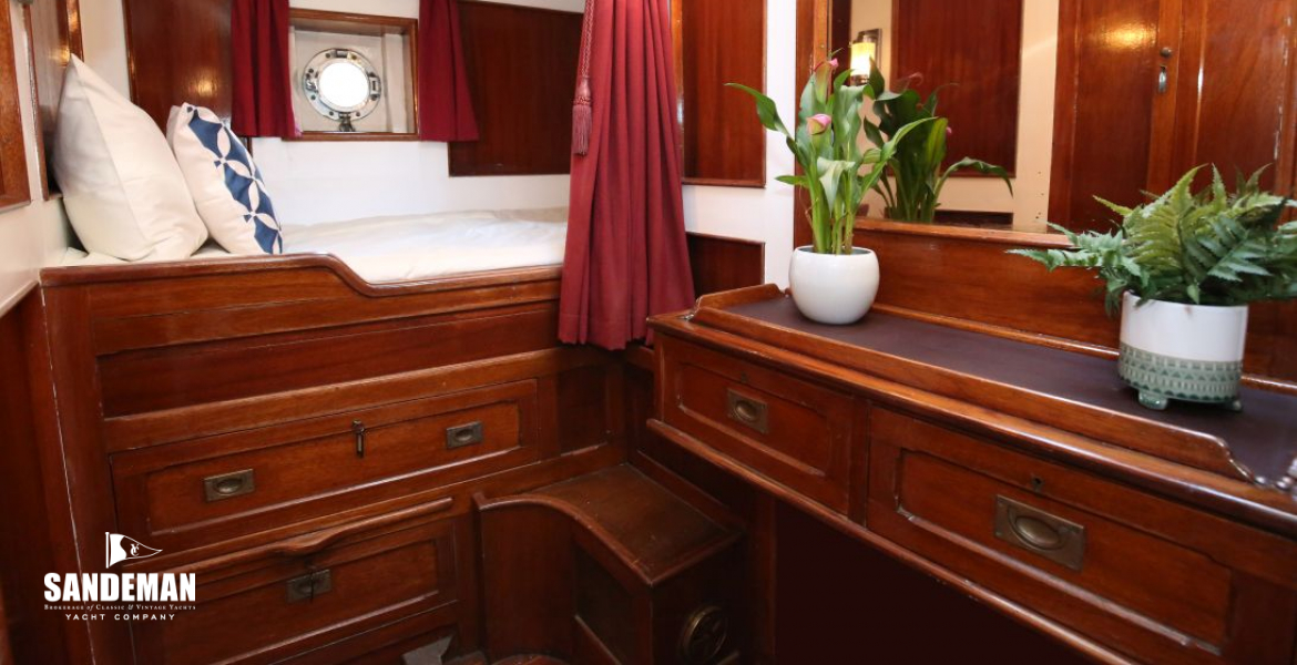 Owner cabin view aft to stbd
