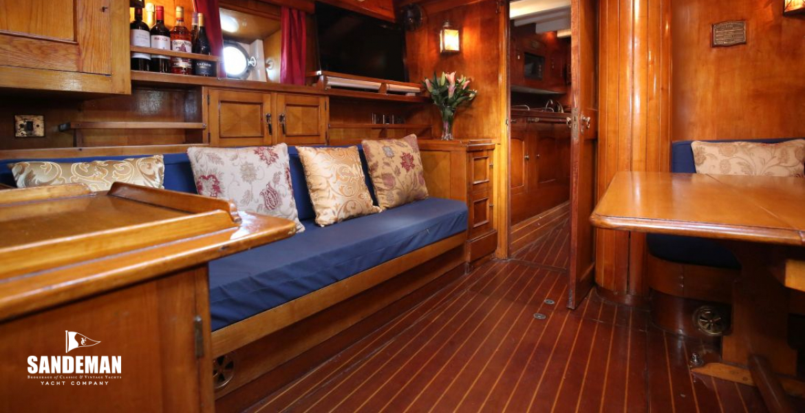 Saloon view fwd to port