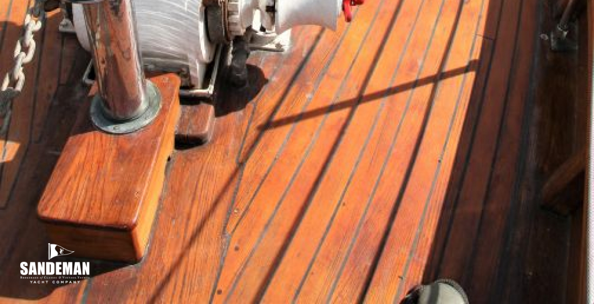 Foredeck view aft