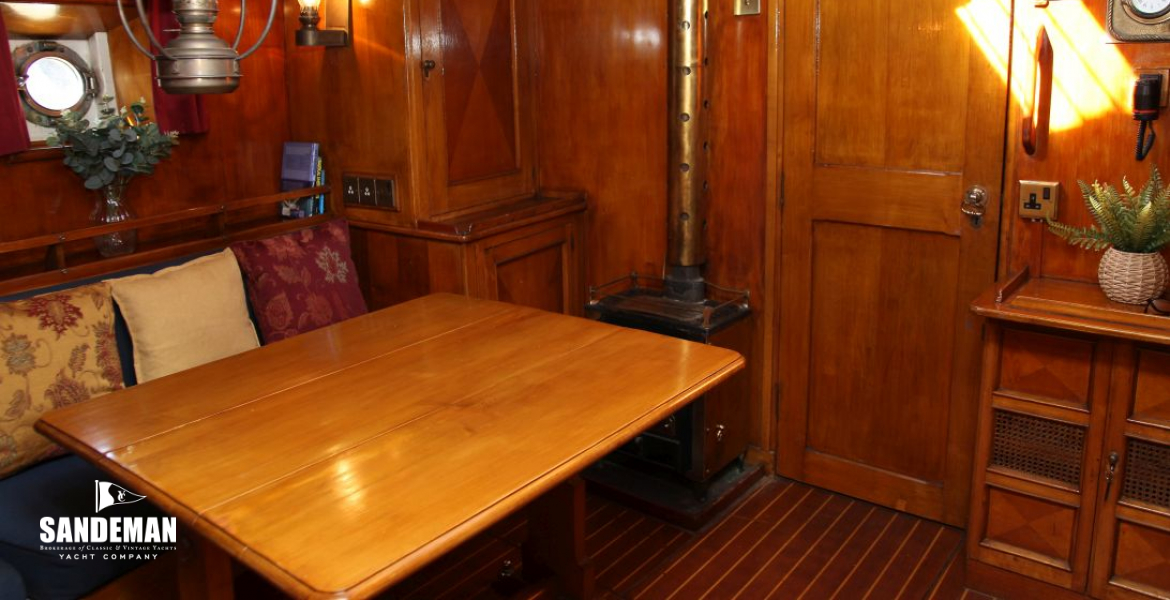 Saloon view aft to stbd