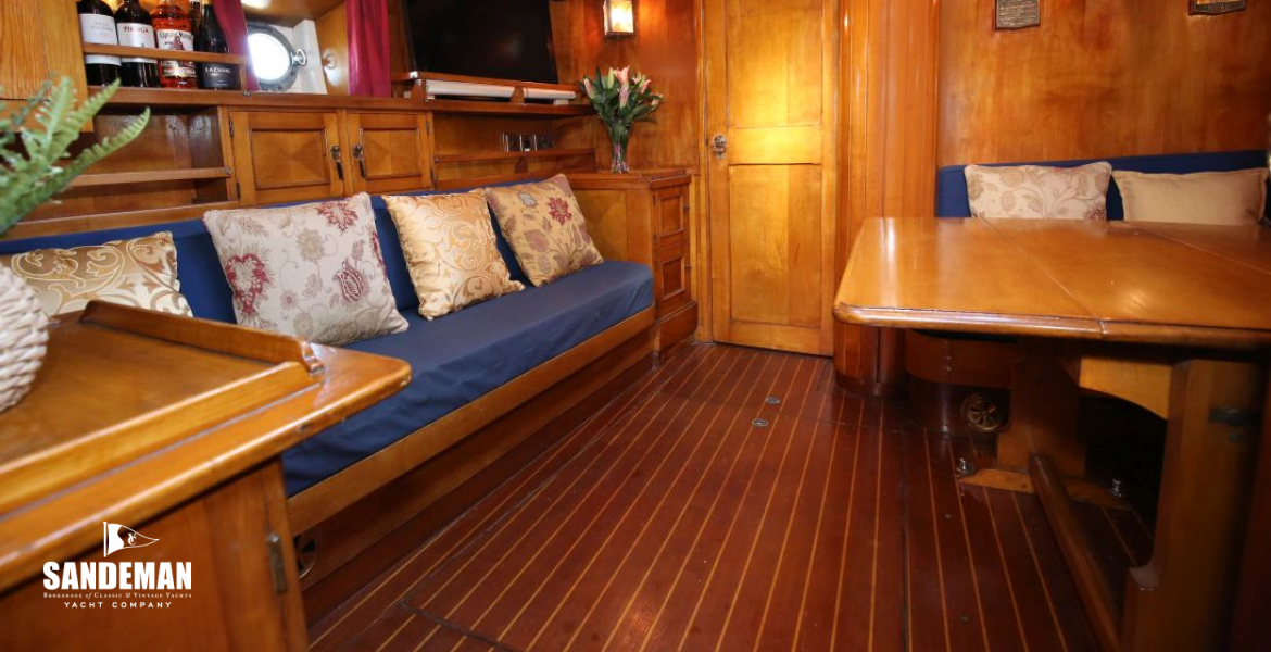 Saloon view fwd