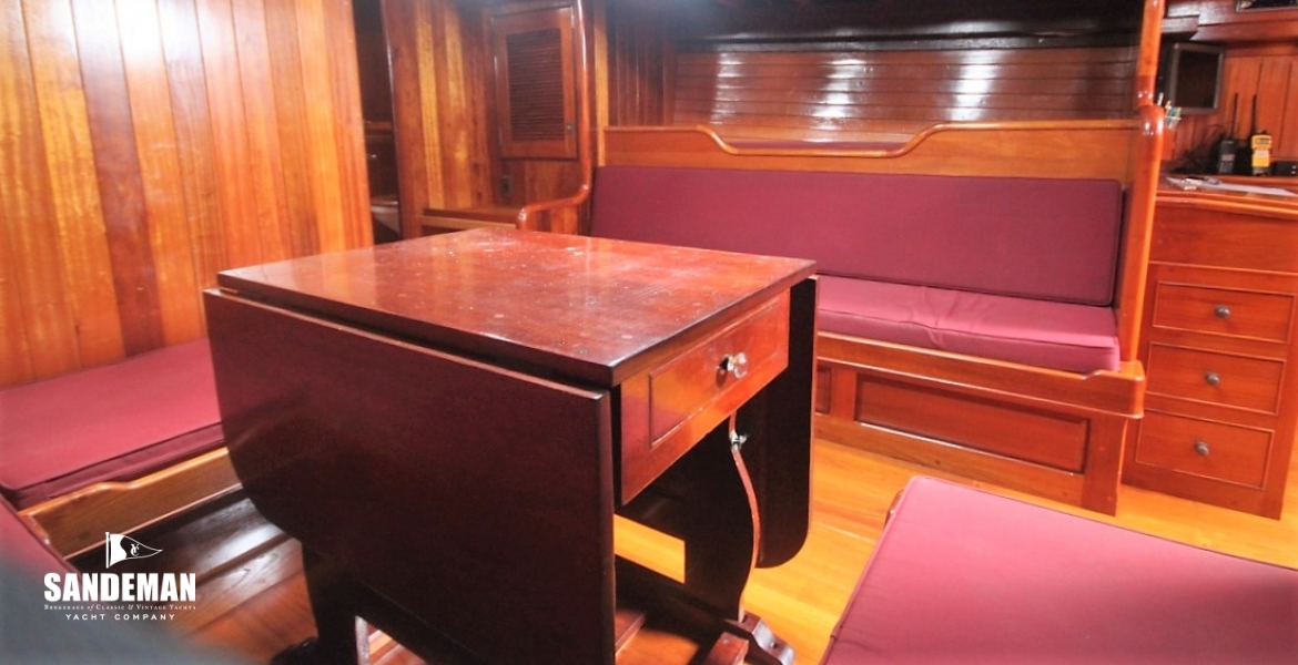 SALOON V TO STBD