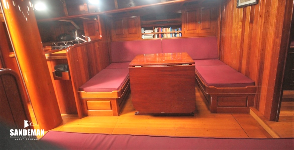 SALOON V TO PORT