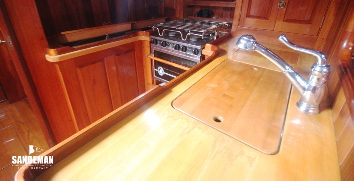 GALLEY V AFT