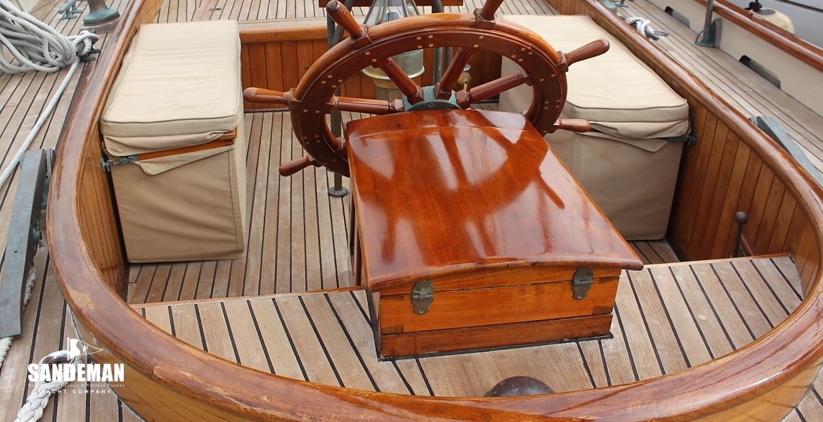 COCKPIT V FWD