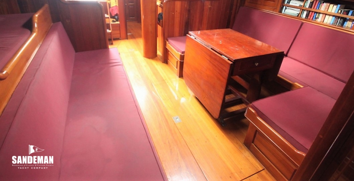 SALOON V AFT