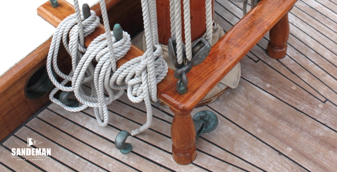 FOREMAST AT DECK