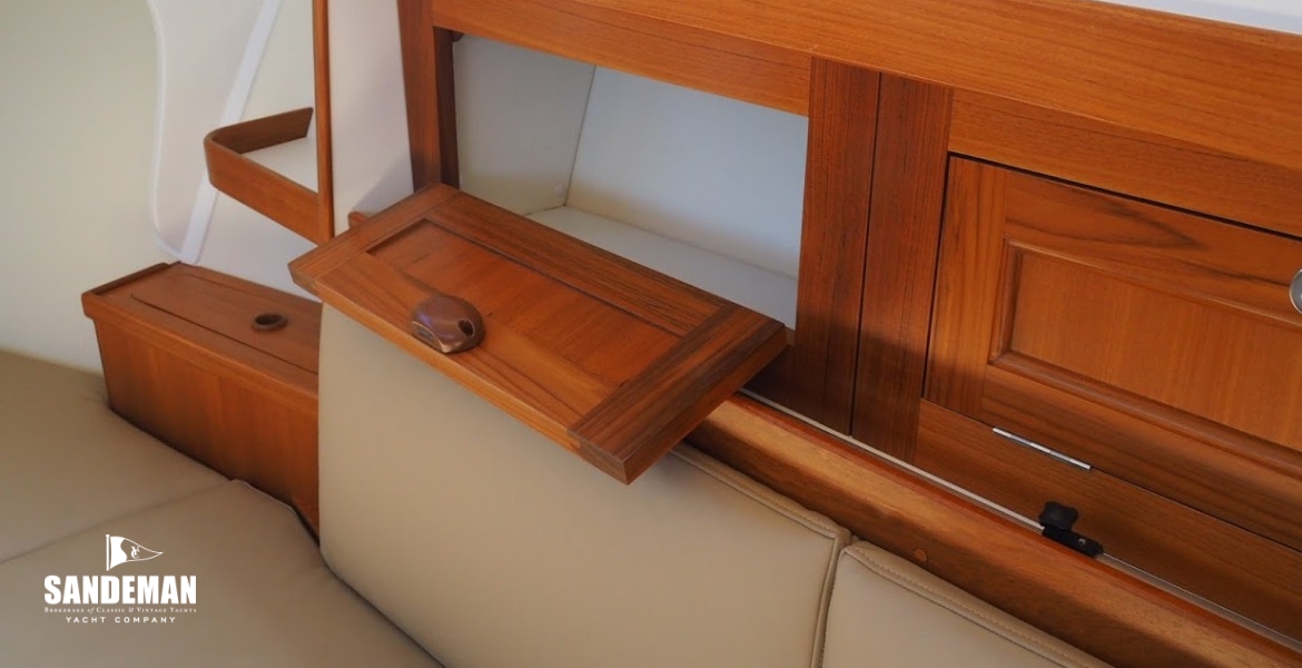 Saloon stbd locker detail
