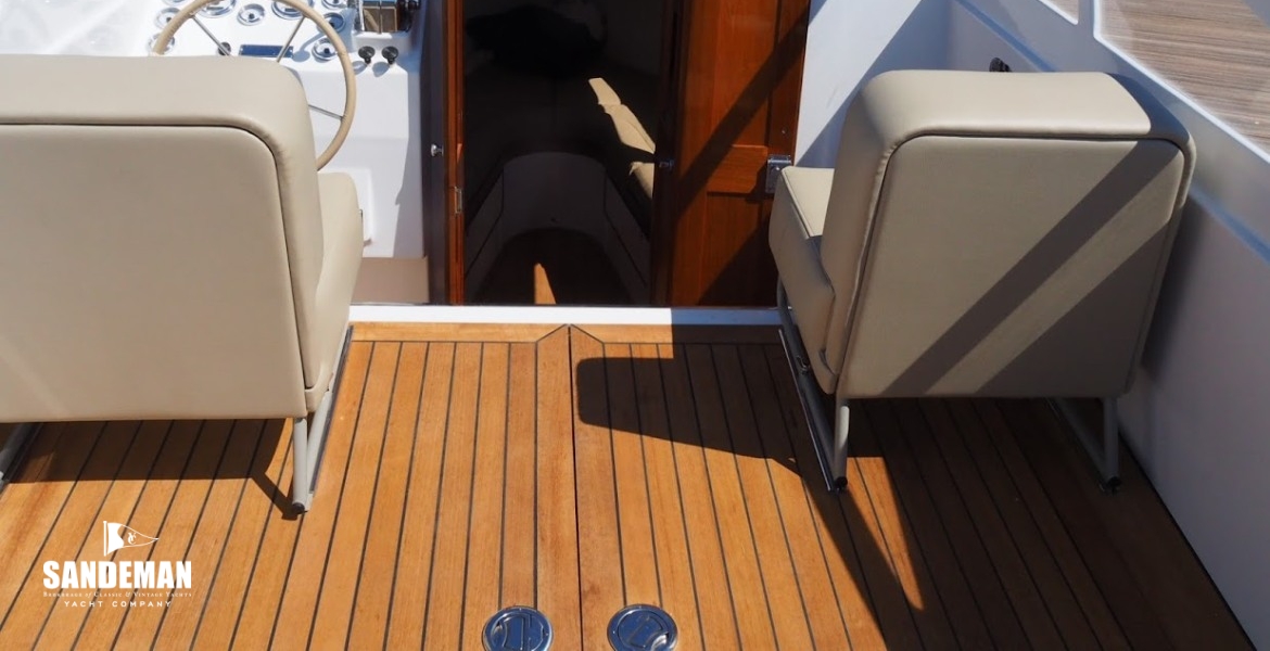 Cockpit v fwd to companionway