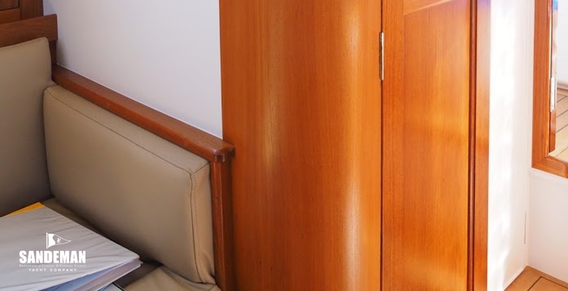 Saloon stbd v aft to WC compartment