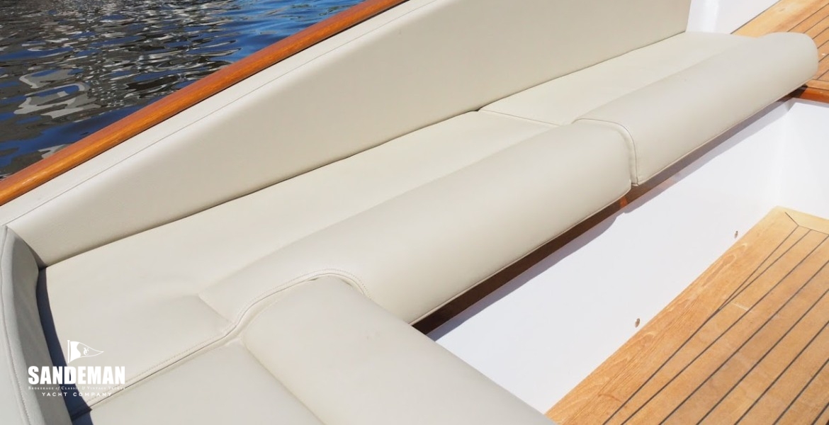 Cockpit seating port