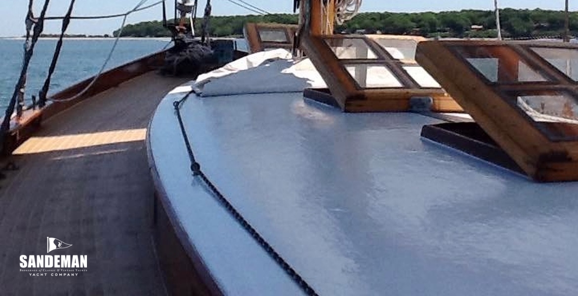 PORT DECK UNDER SAIL