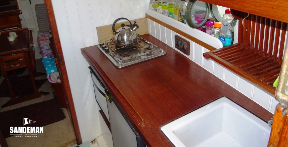 GALLEY TO STBD V FWD