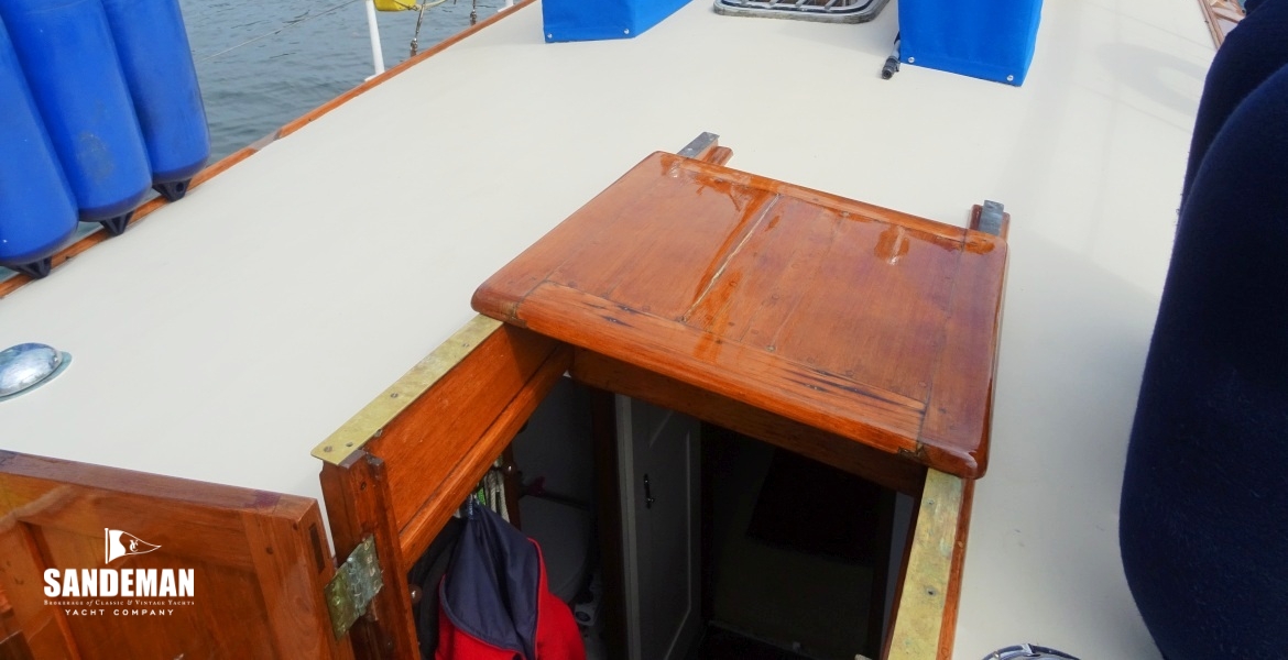 DECK FWD FROM COCKPIT TO PORT