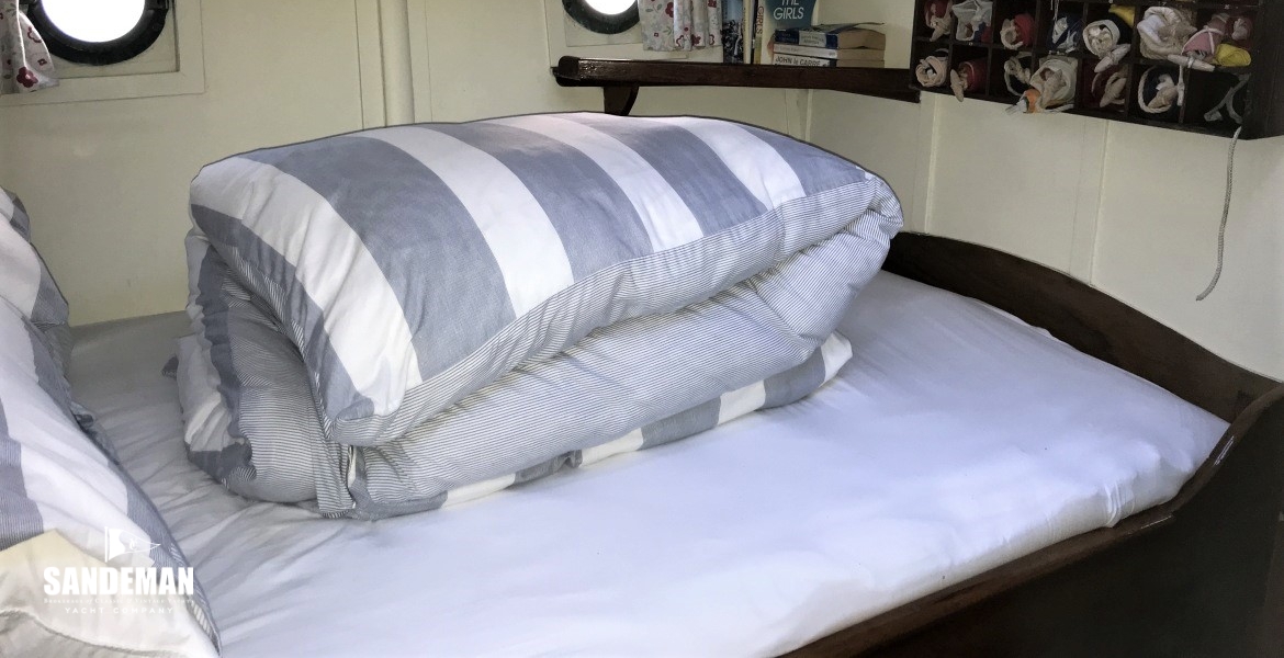 DOUBLE BUNK TO PORT