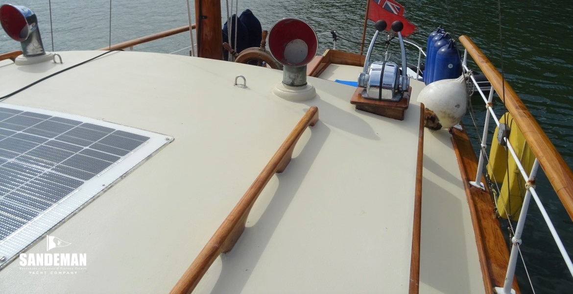 V AFT FROM WHEELHOUSE & SOLAR PANEL