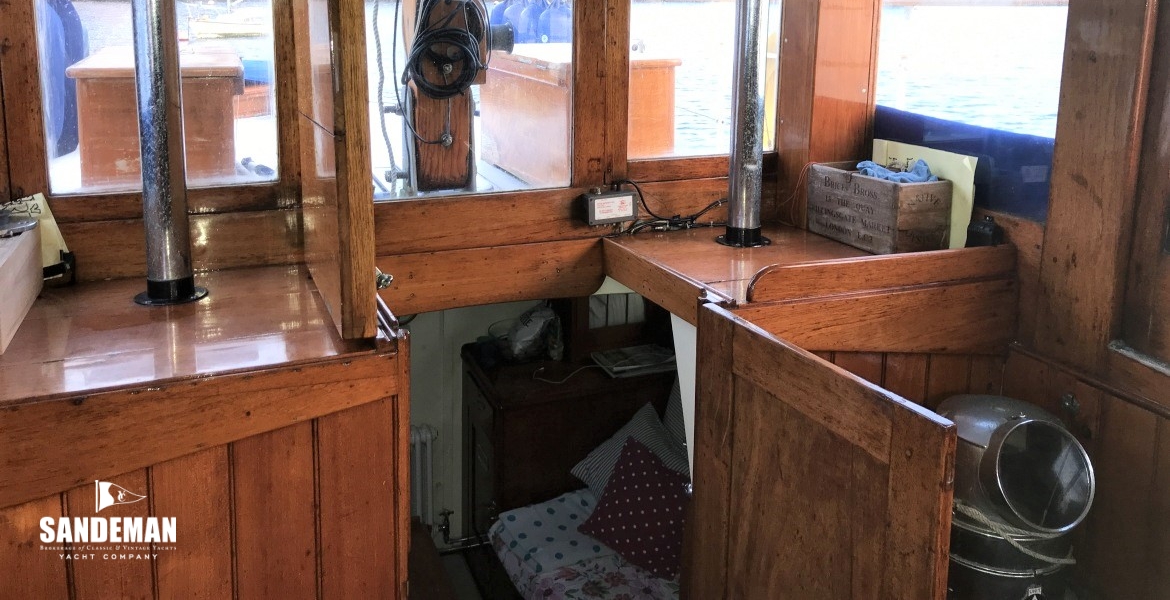 WHEELHOUSE V AFT TO COMPANIONWAY TO SALOON