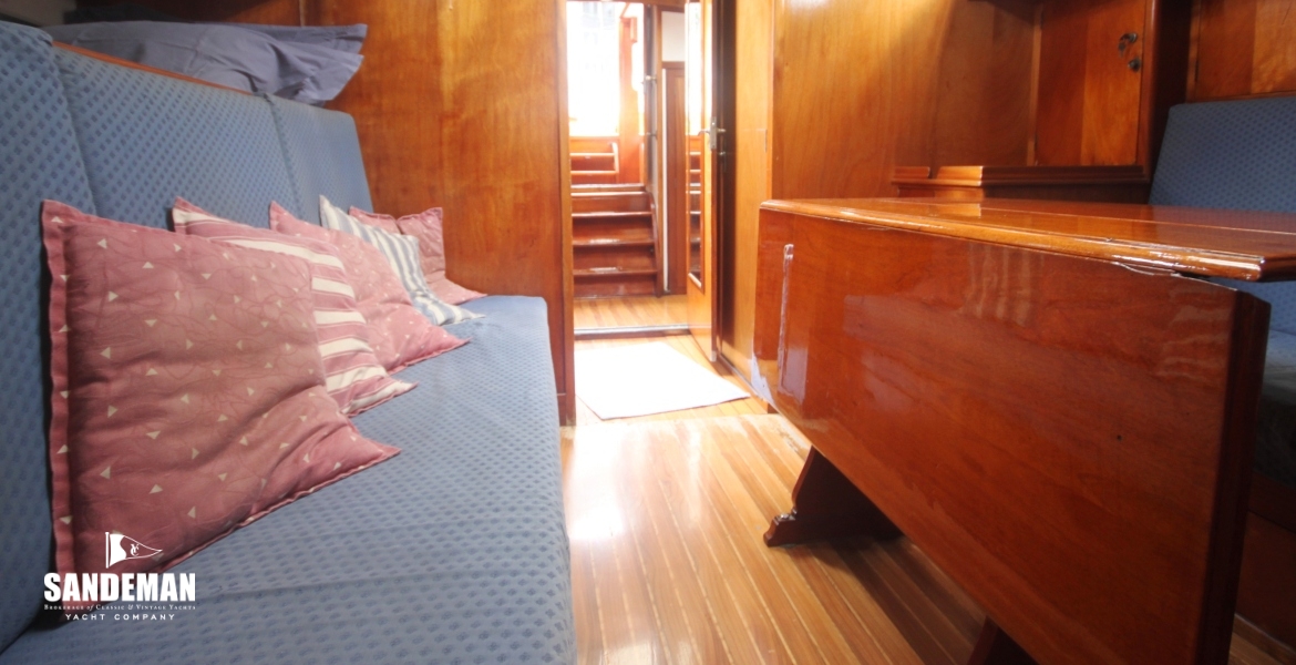 51 SALOON V AFT