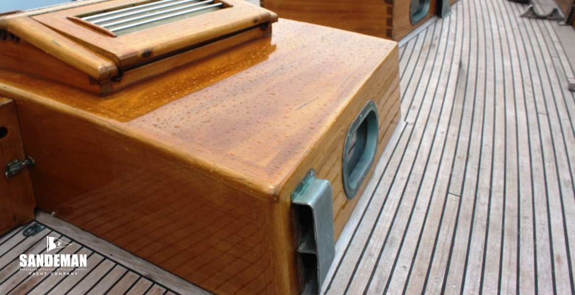 26 GALLEY TRUNK V STBD FWD