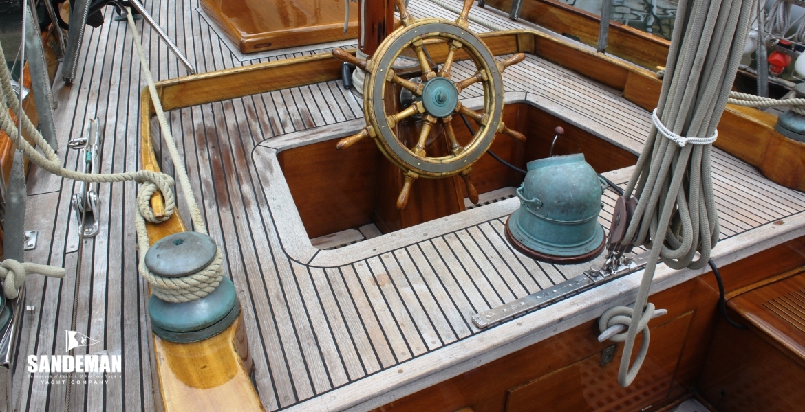 36 AFT COCKPIT V AFT