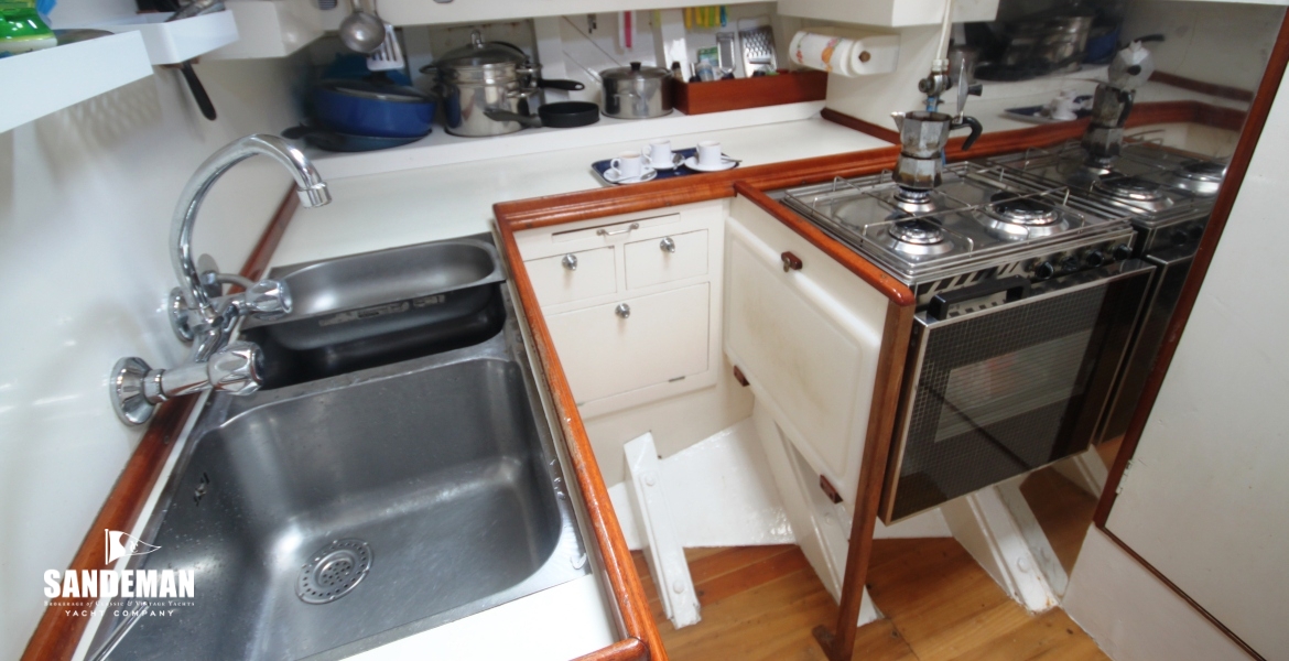 48 GALLEY V PORT