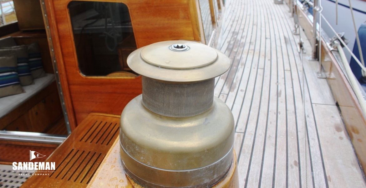 19 STBD SIDE DECK V FWD