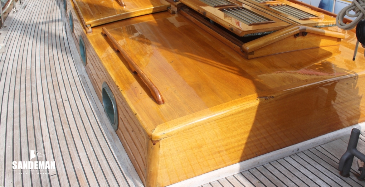 34 TRUNK AND DOGHOUSE V AFT