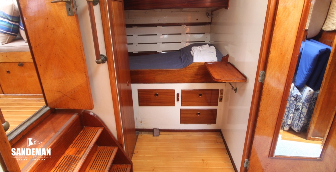 42 AFT CABIN V TO PORT
