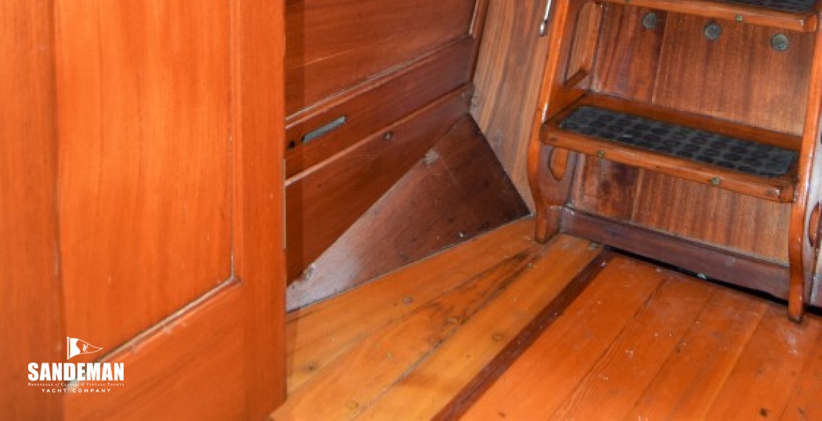 AFT CABIN V TO STBD AFT