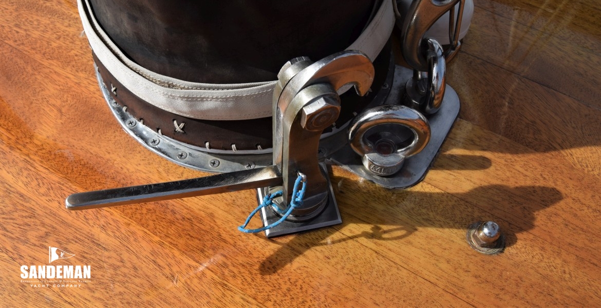 CARR QUICK RELEASE HEADSAIL HALYARD CLIP