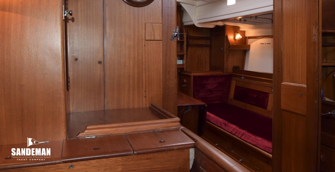 AFT CABIN V FWD TO SALOON