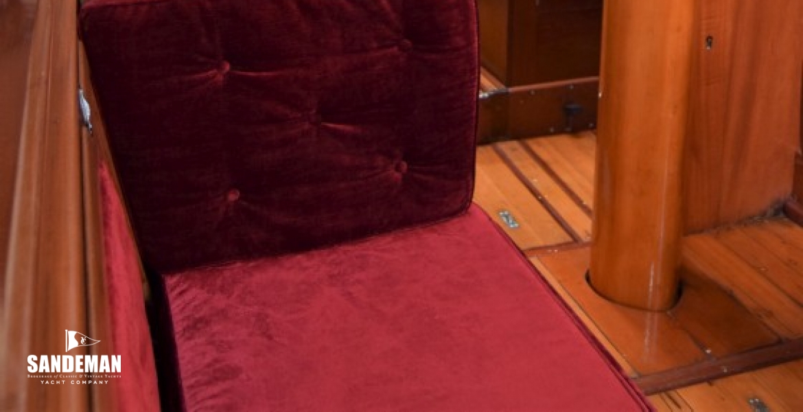 SALOON PORT V FWD TO GALLEY