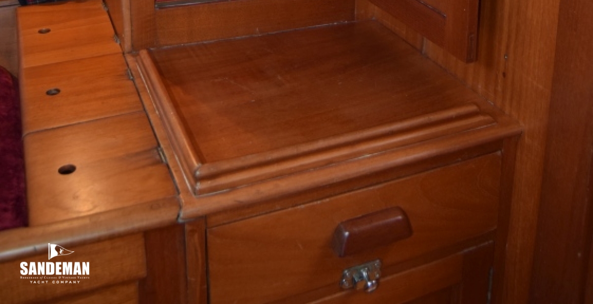 AFT CABIN HANGING LOCKER