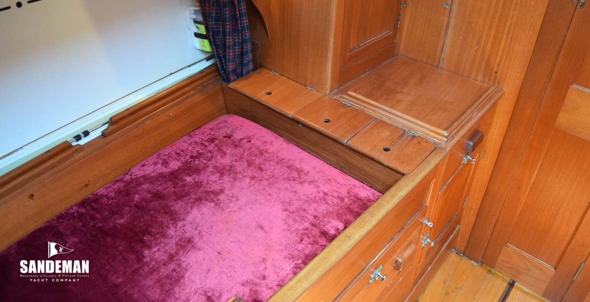 COMPANIONWAY V TO PORT QTR BERTH