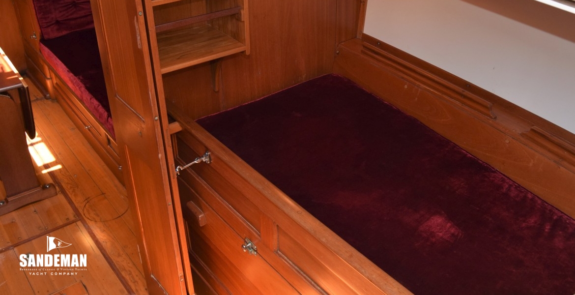 COMPANIONWAY V TO AFT CABIN STBD BERTH