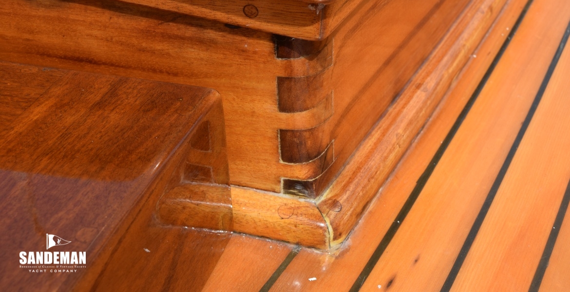 FOREHATCH COACHROOF DETAIL