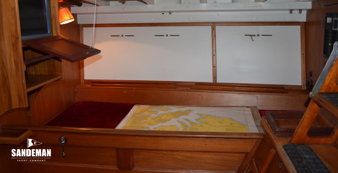 AFT CABIN STBD BERTH AS NAV AREA
